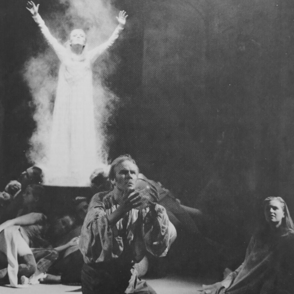 Jorma Hynninen esiintyy Thomas-oopperassa vuonna 1985.