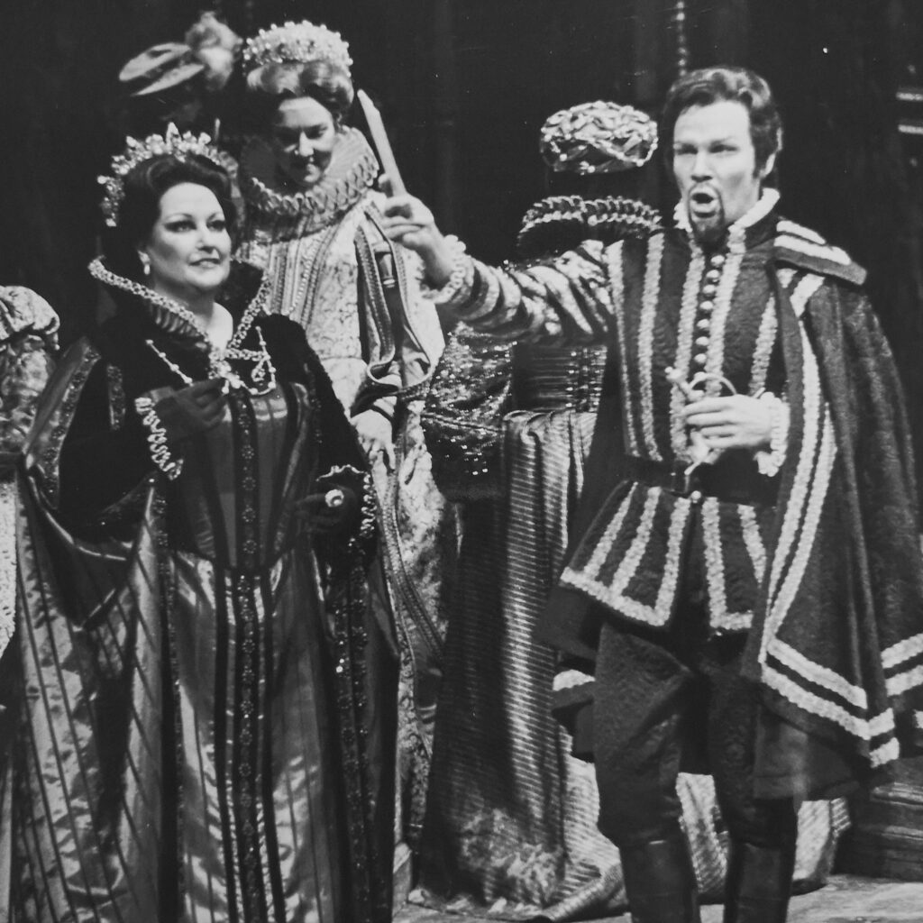 Jorma Hynninen esiintyy oopperassa Don Carlo vuonna 1983.